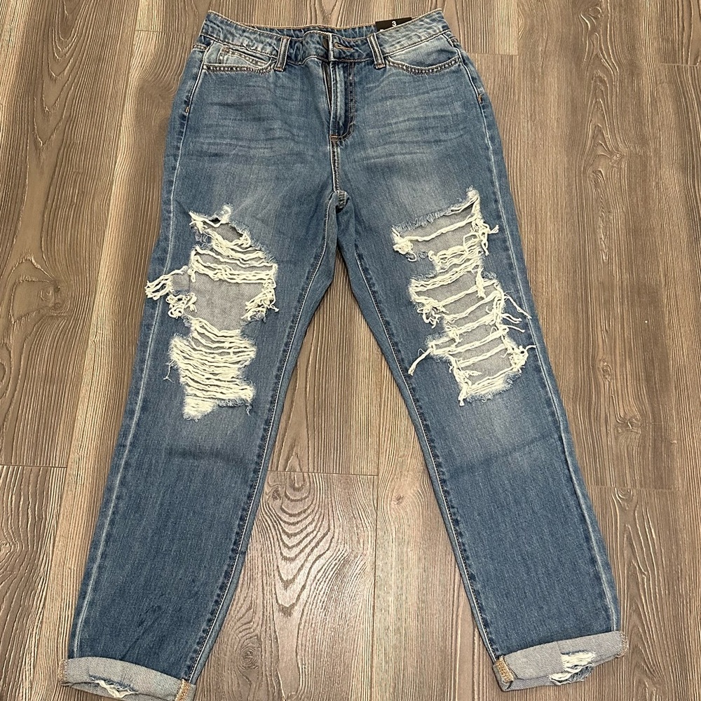 NWT - High rise Distressed boyfriend jean - size 3